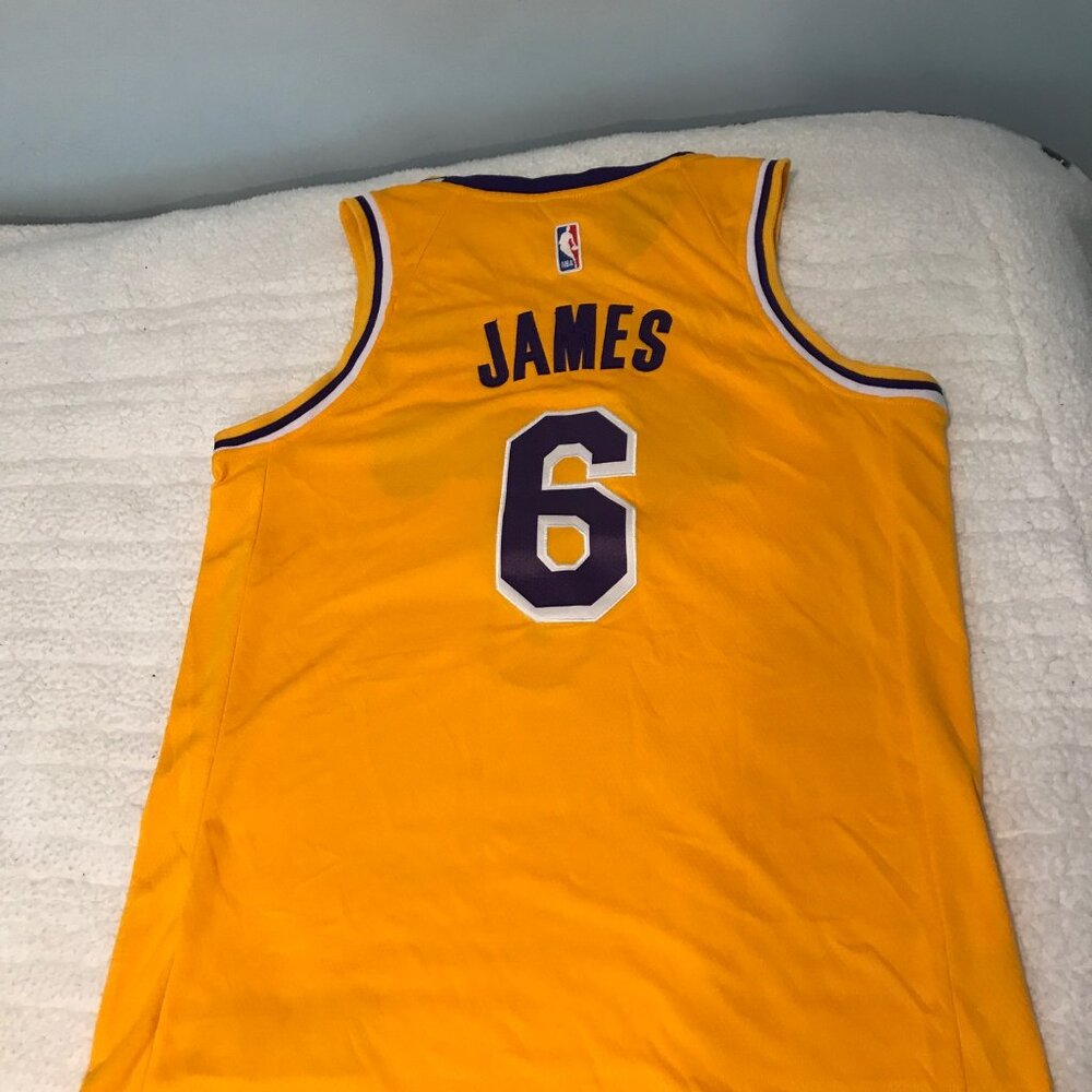 Lebron James Lakers Jersey Nike Swingman series size 50 (L) with tags